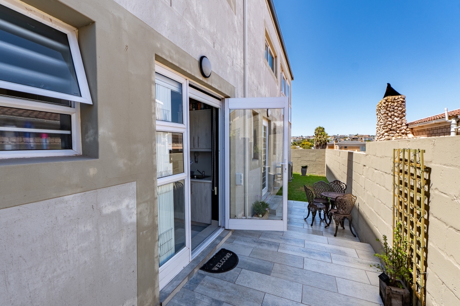 5 Bedroom Property for Sale in Myburgh Park Western Cape